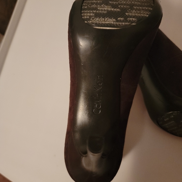 Brown Suede Calvin Klein with Chain Accent Size 9 - Picture 6 of 6